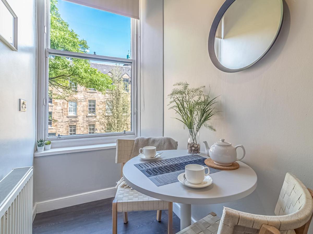 Pass The Keys Spacious And Homely Flat On The Royal Mile إدنبرة المظهر الخارجي الصورة