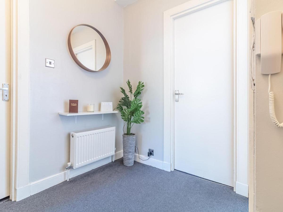 Pass The Keys Spacious And Homely Flat On The Royal Mile إدنبرة المظهر الخارجي الصورة