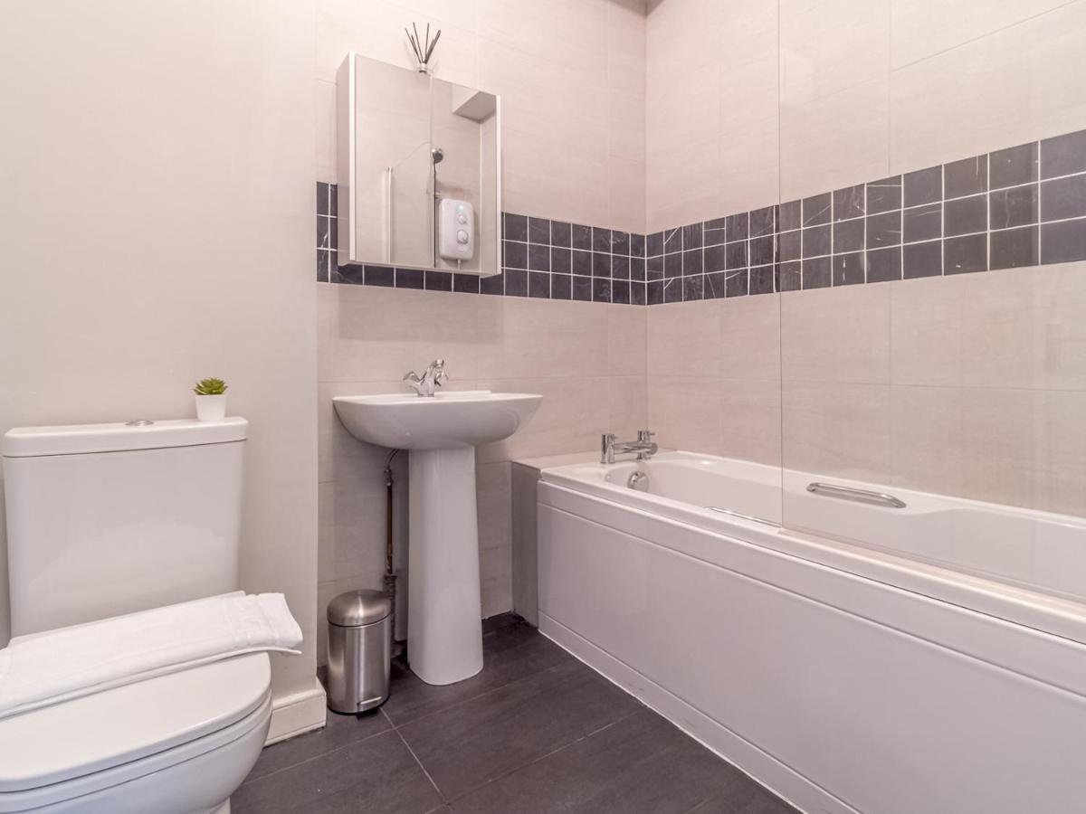 Pass The Keys Spacious And Homely Flat On The Royal Mile إدنبرة المظهر الخارجي الصورة
