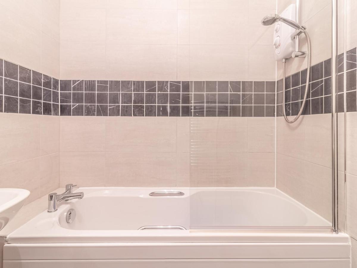 Pass The Keys Spacious And Homely Flat On The Royal Mile إدنبرة المظهر الخارجي الصورة